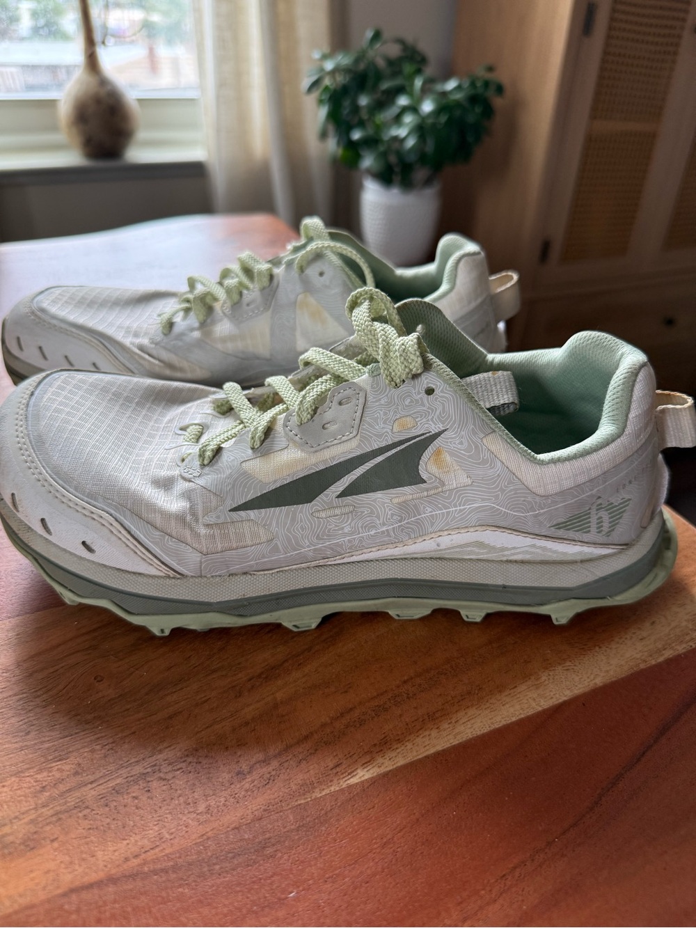 Women’s Altra Lone Peak 6